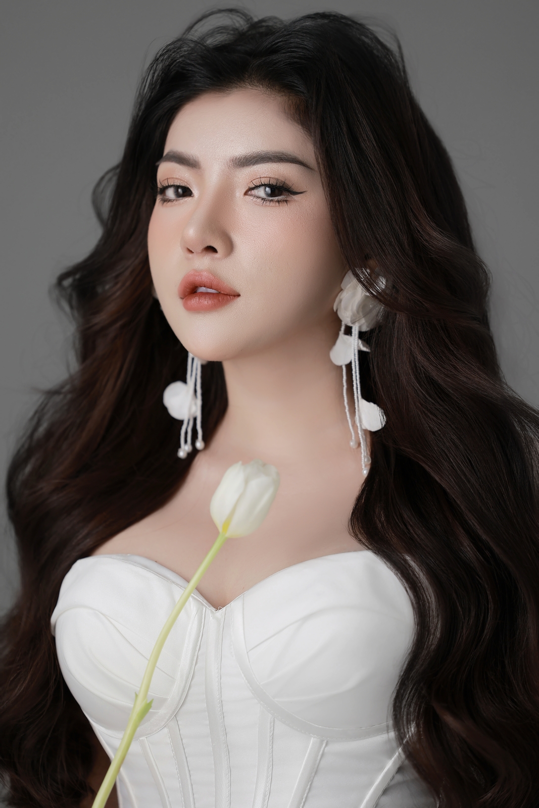 Trang Điểm Cô Dâu Sắc Nét – Nổi Bật Trong Khoảnh Khắc Quan Trọng