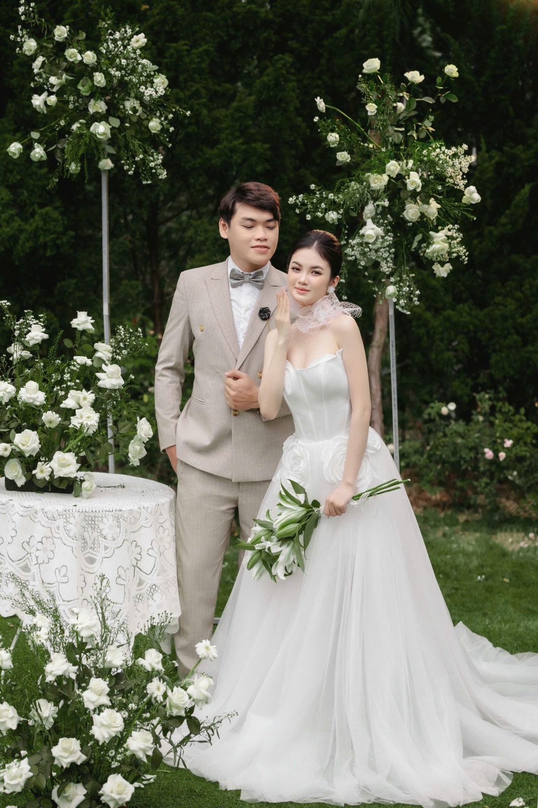 Couple Wedding Moments – Dễ Thương Hết Nấc